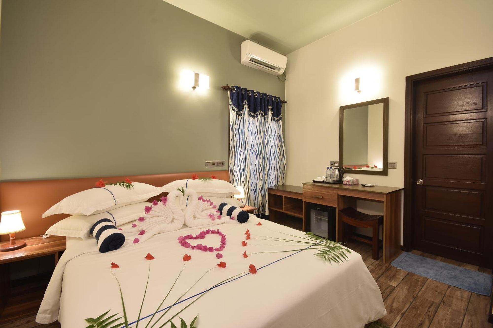 Island Home Inn Ukulhas Buitenkant foto